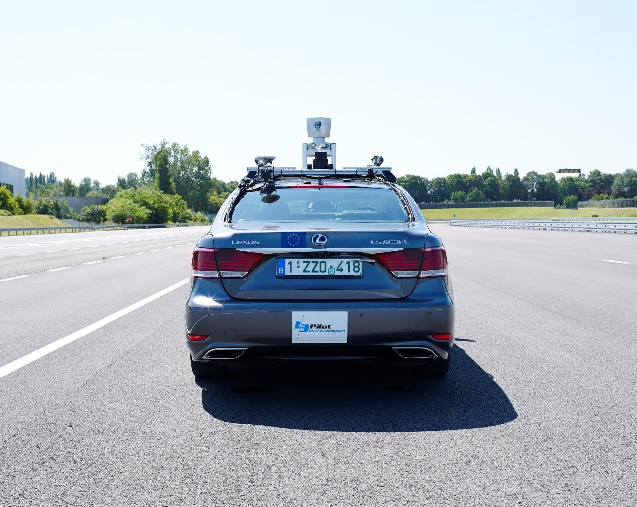 Lexus LS 500h (2017)