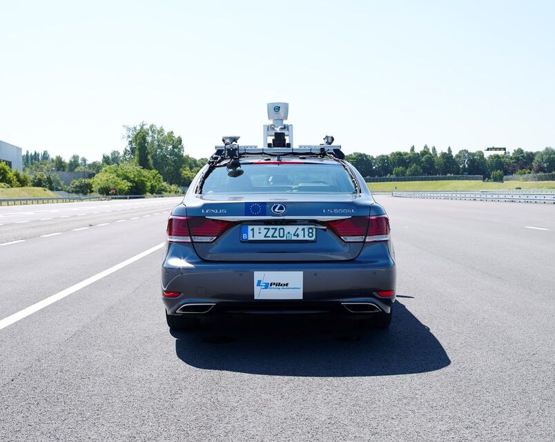 Lexus LS 500h (2017)