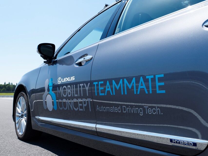 Lexus LS 500h (2017)