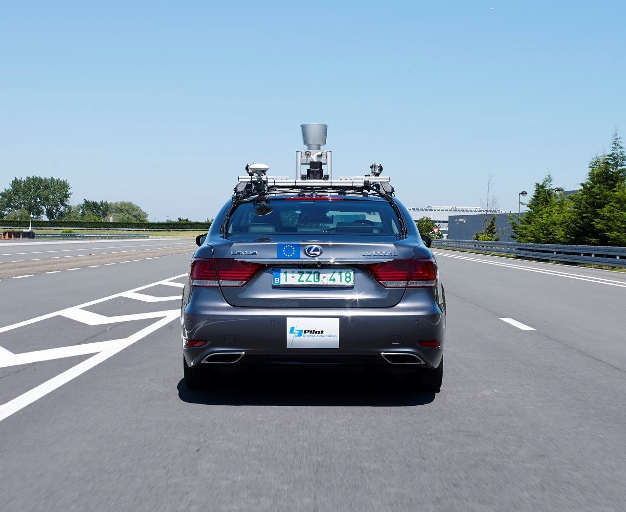 Lexus LS 500h (2017)