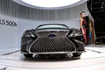Lexus LS 500h (2017)