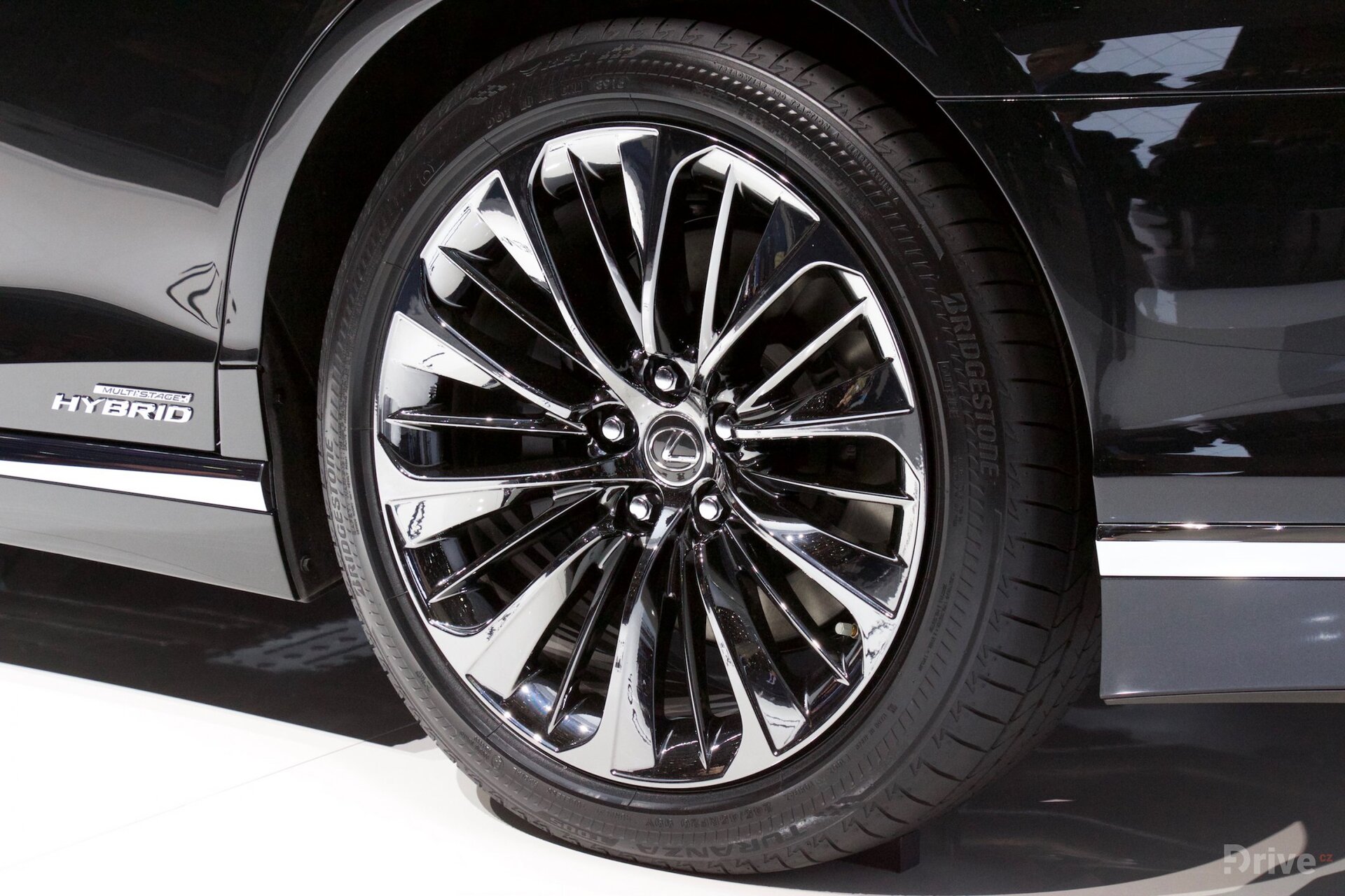 Lexus LS 500h (2017)