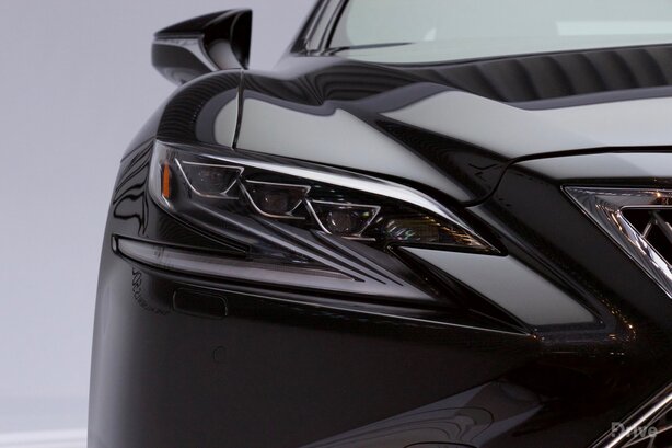 Lexus LS 500h (2017)