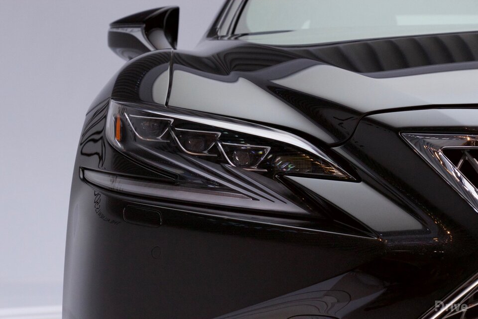 Lexus LS 500h (2017)