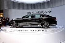 Lexus LS 500h (2017)