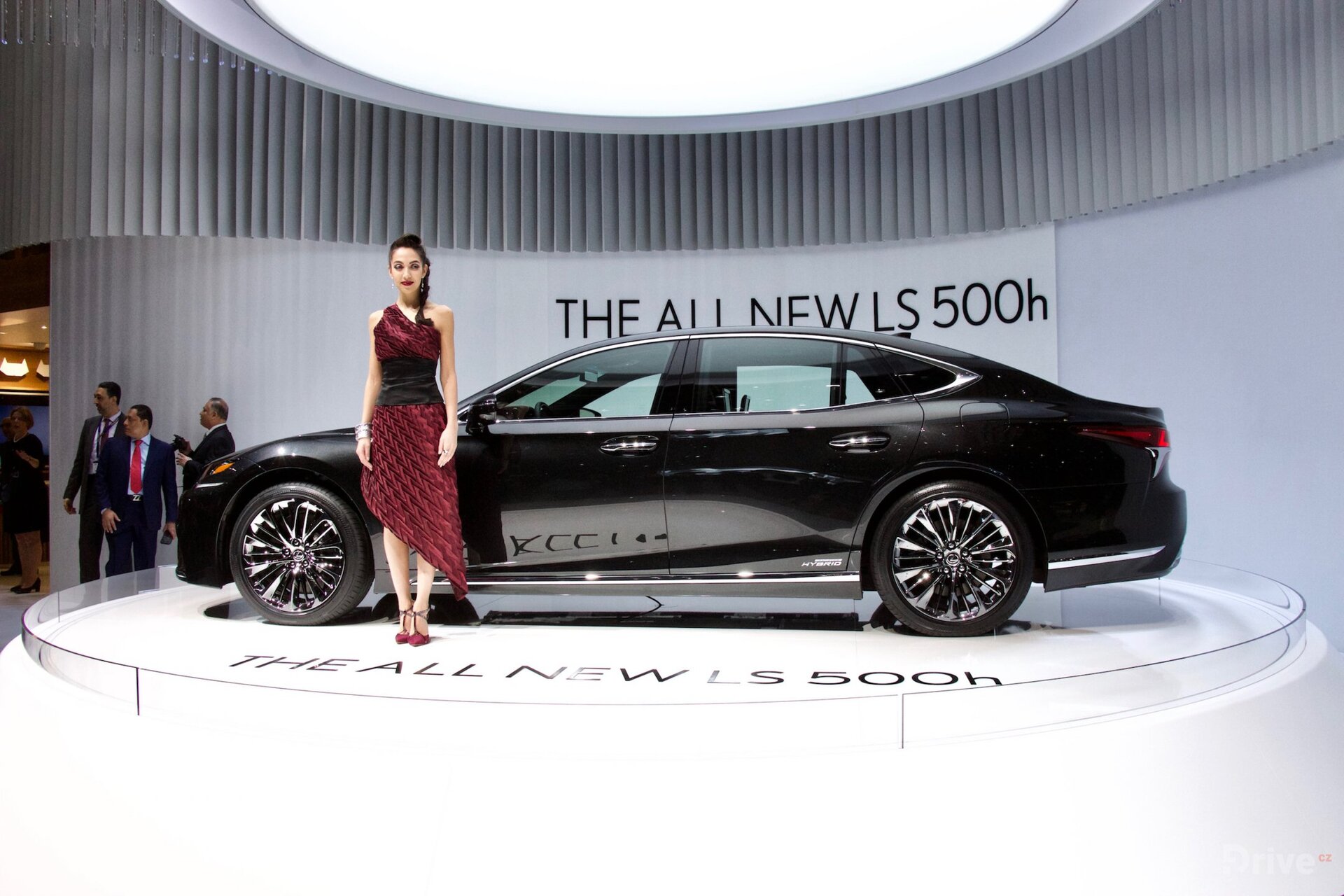 Lexus LS 500h (2017)