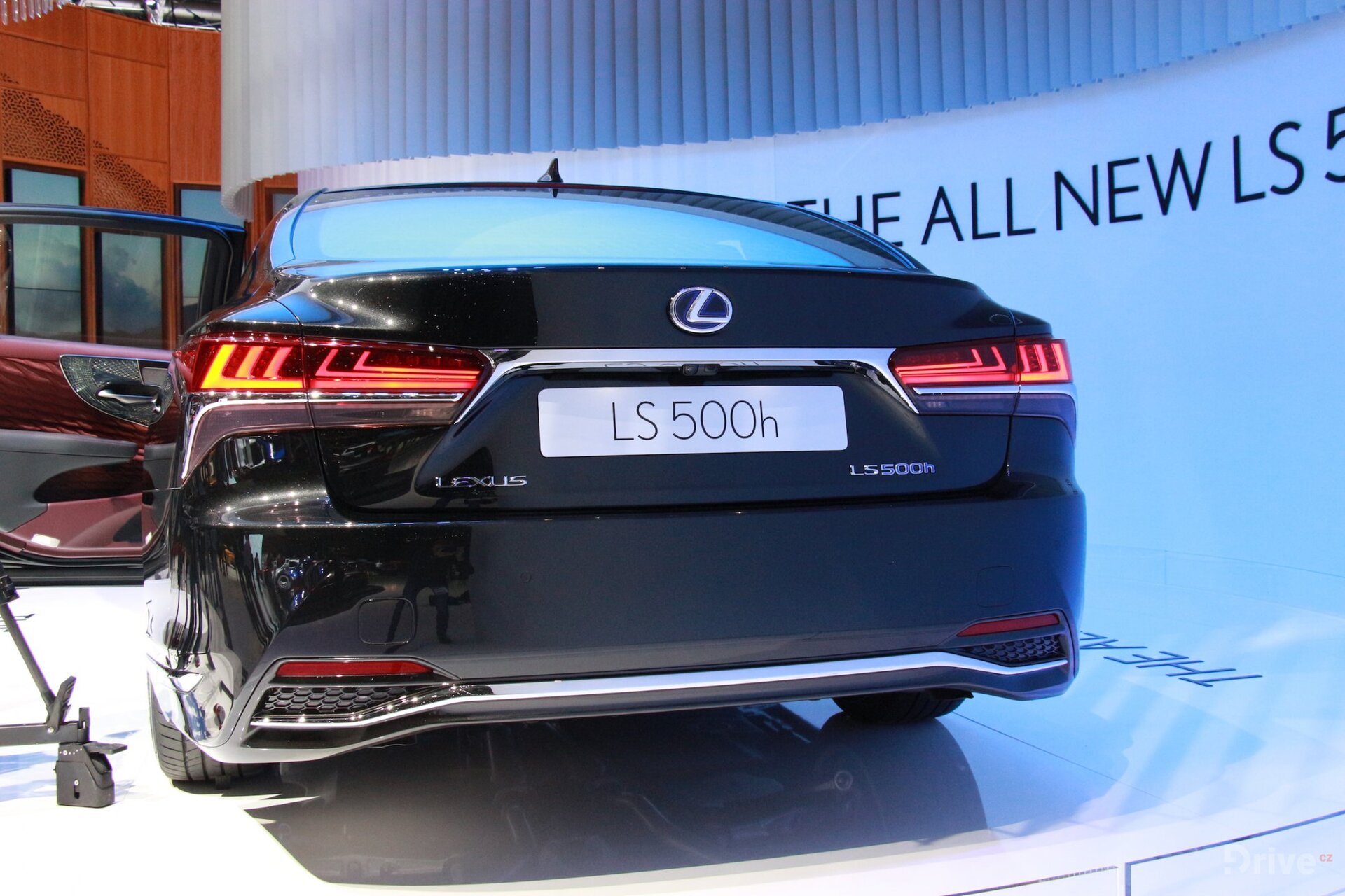 Lexus LS 500h (2017)