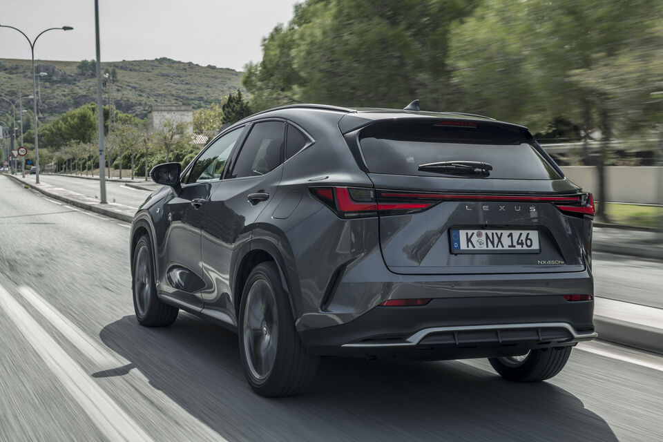 Lexus NX (2021)