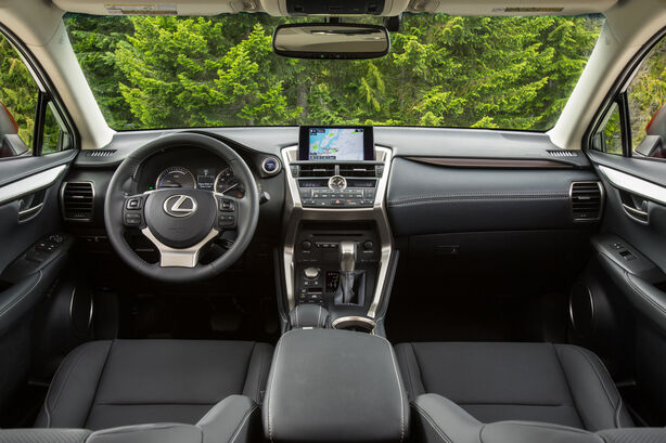 Lexus NX 300h (2015)