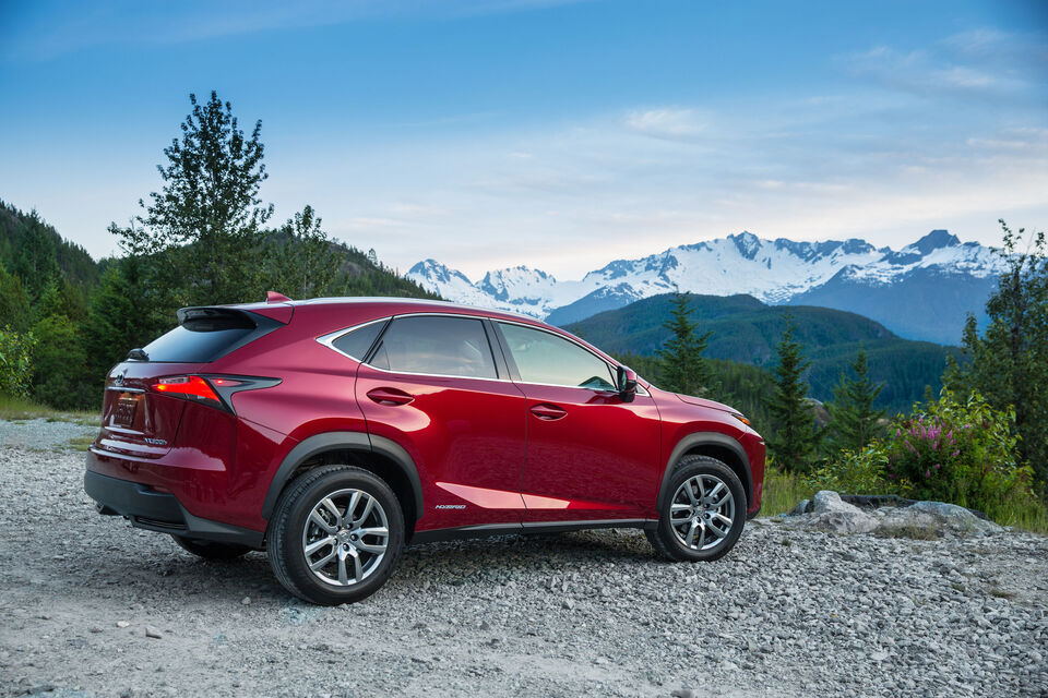 Lexus NX 300h (2015)