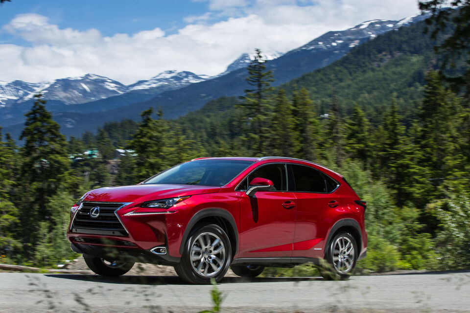 Lexus NX 300h (2015)