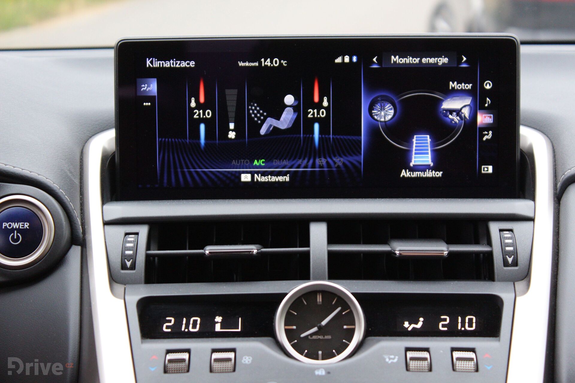 Lexus NX 300h (2015)