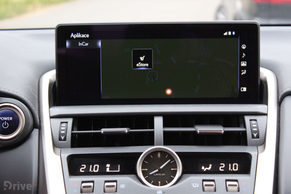 Lexus NX 300h (2015)