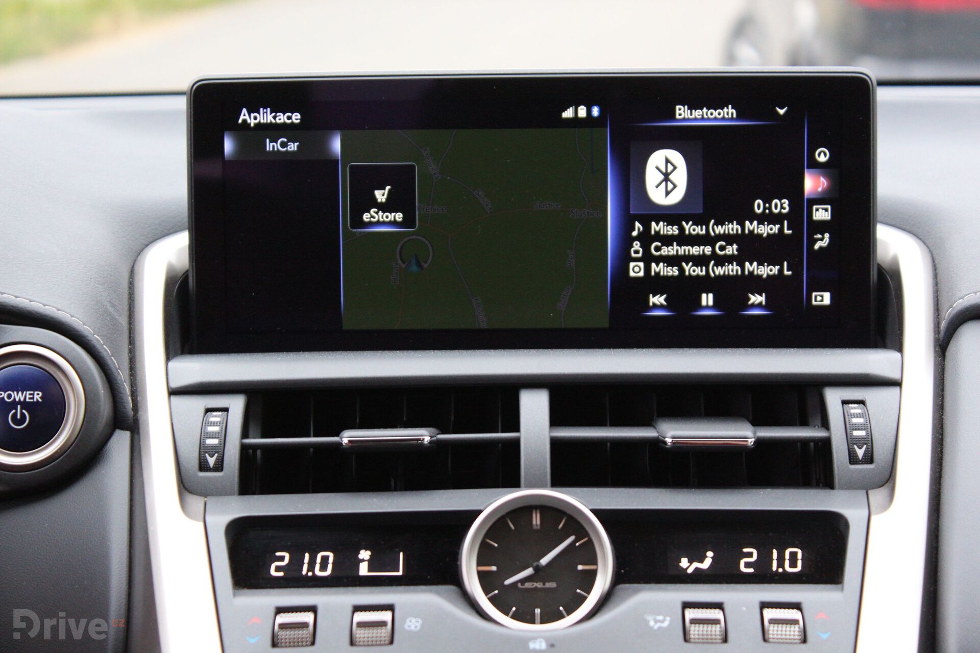 Lexus NX 300h (2015)