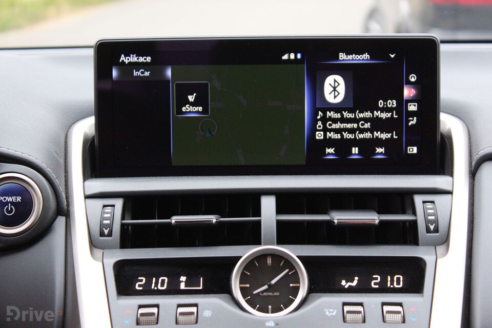 Lexus NX 300h (2015)