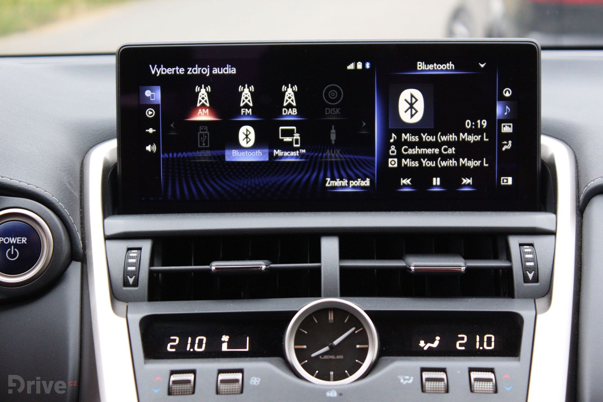 Lexus NX 300h (2015)