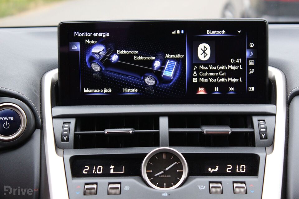 Lexus NX 300h (2015)