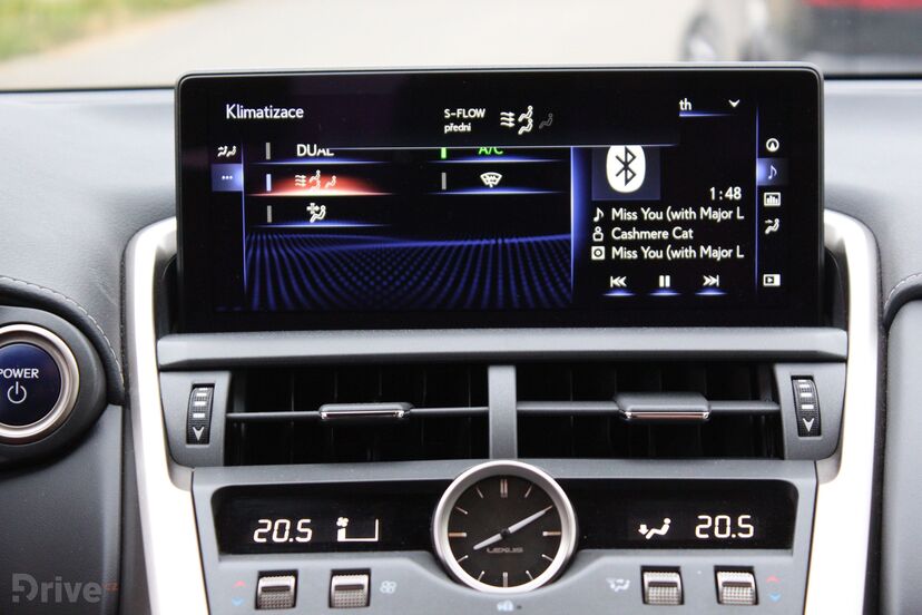 Lexus NX 300h (2015)