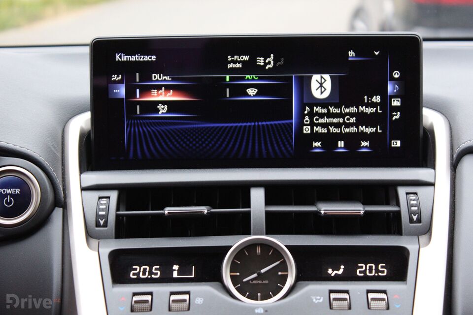 Lexus NX 300h (2015)