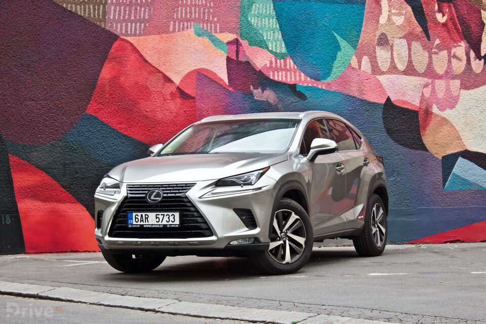 Lexus NX 300h (2015)