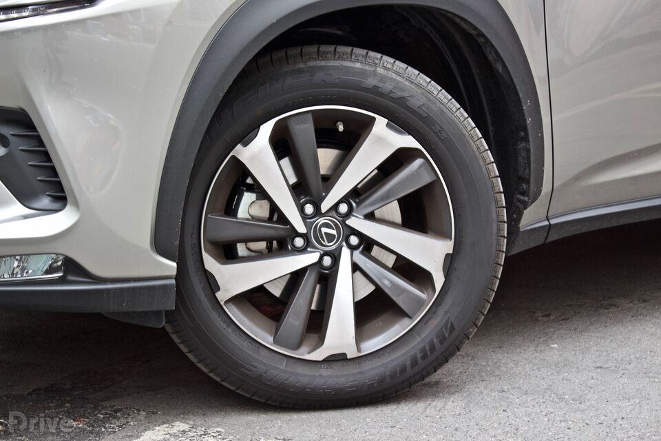 Lexus NX 300h (2015)