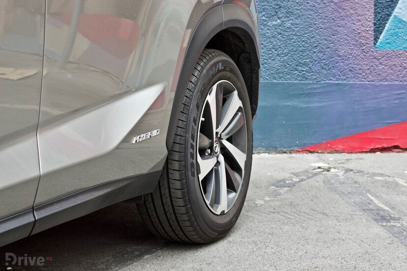 Lexus NX 300h (2015)