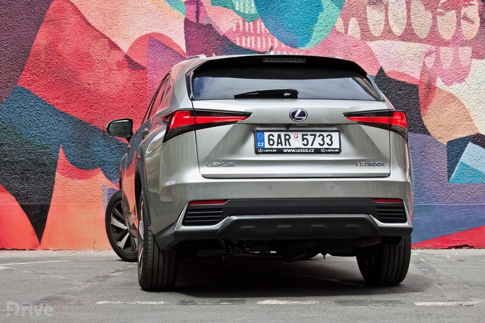 Lexus NX 300h (2015)