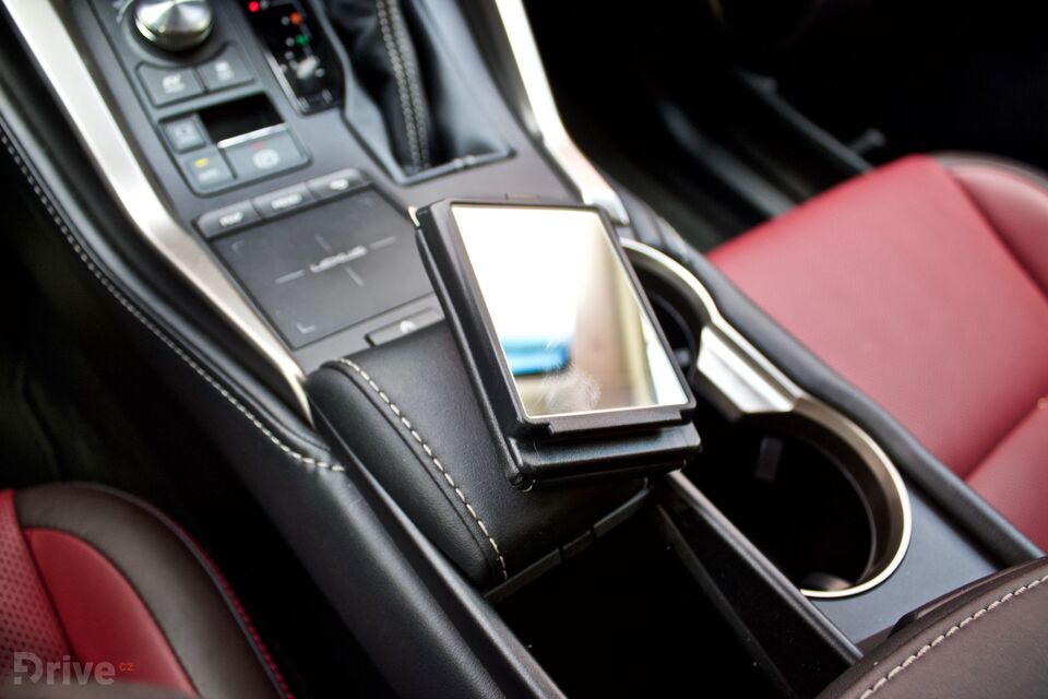 Lexus NX 300h (2015)