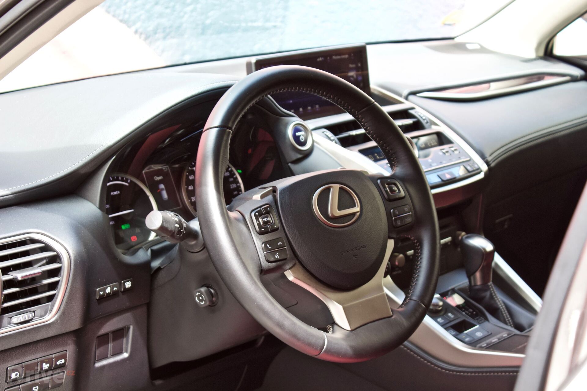 Lexus NX 300h (2015)