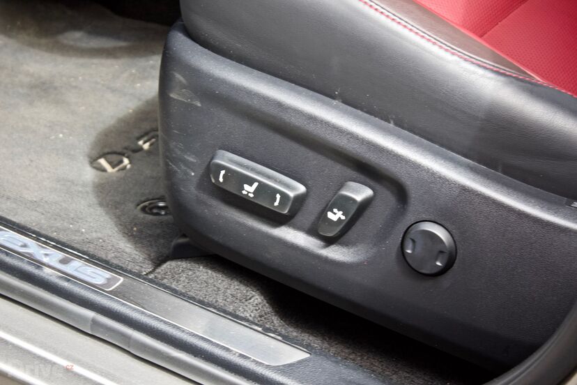 Lexus NX 300h (2015)