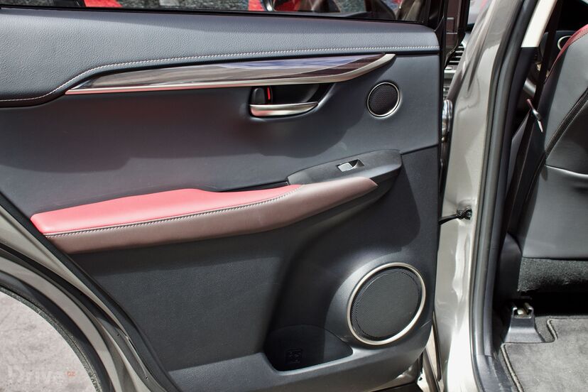 Lexus NX 300h (2015)