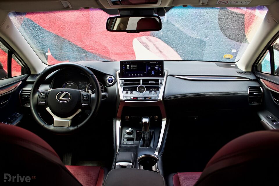 Lexus NX 300h (2015)