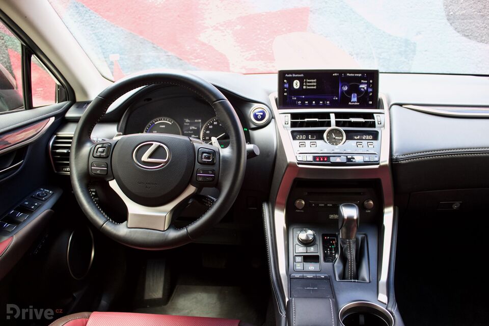 Lexus NX 300h (2015)