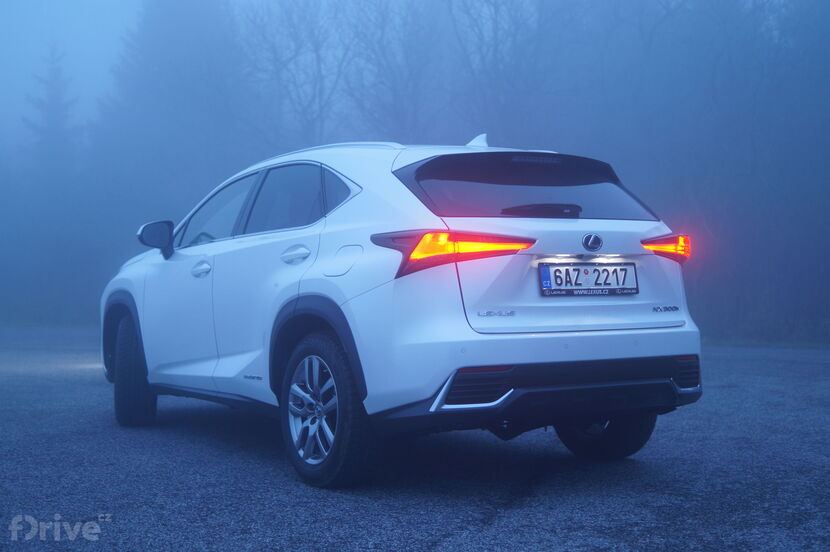 Lexus NX 300h (2015)