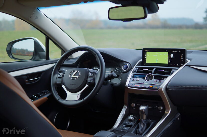 Lexus NX 300h (2015)