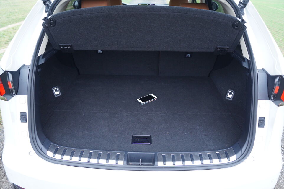 Lexus NX 300h (2015)