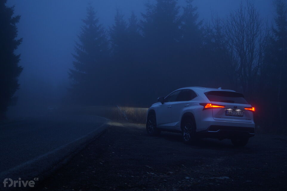 Lexus NX 300h (2015)