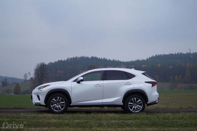 Lexus NX 300h (2015)
