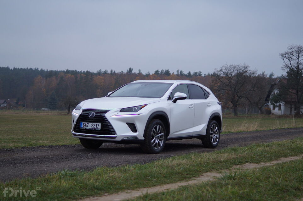 Lexus NX 300h (2015)