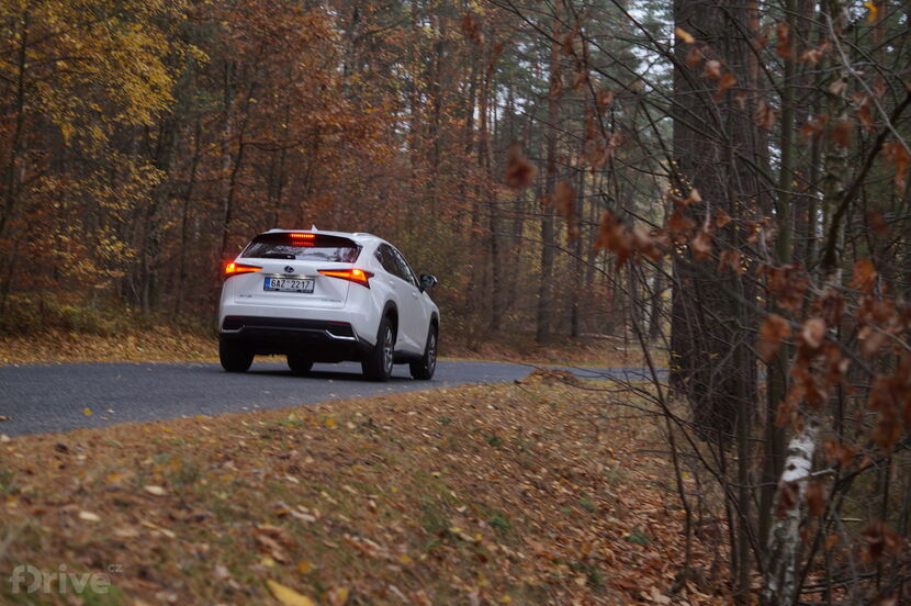 Lexus NX 300h (2015)