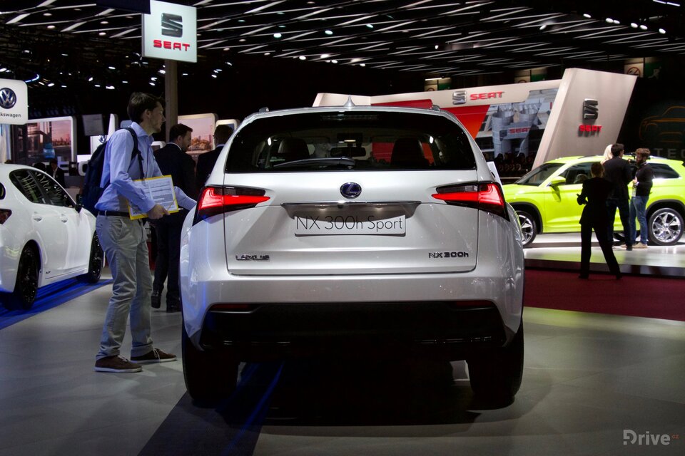 Lexus NX 300h (2015)