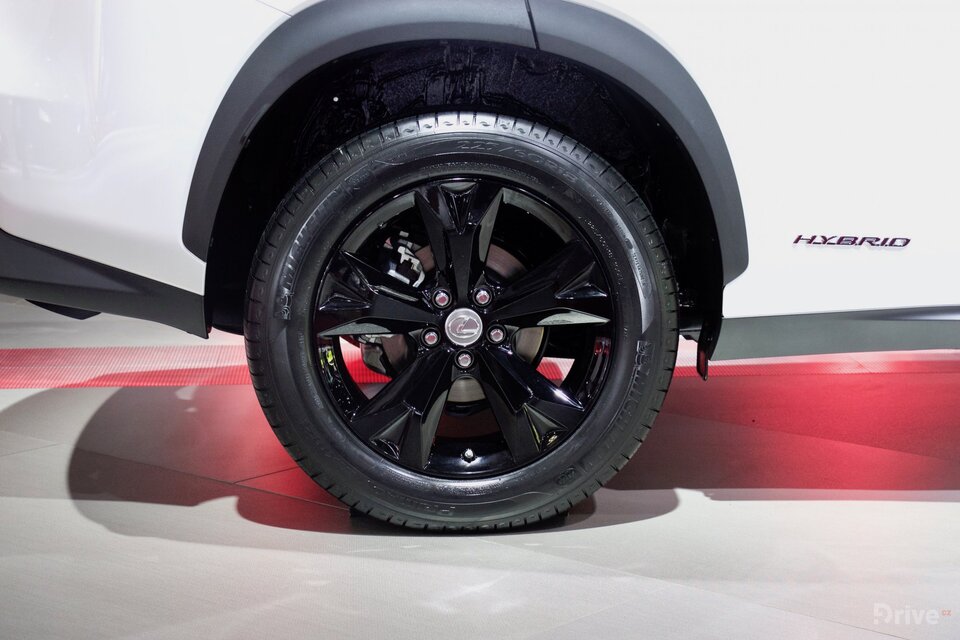 Lexus NX 300h (2015)