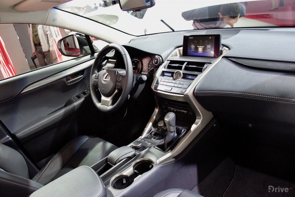 Lexus NX 300h (2015)