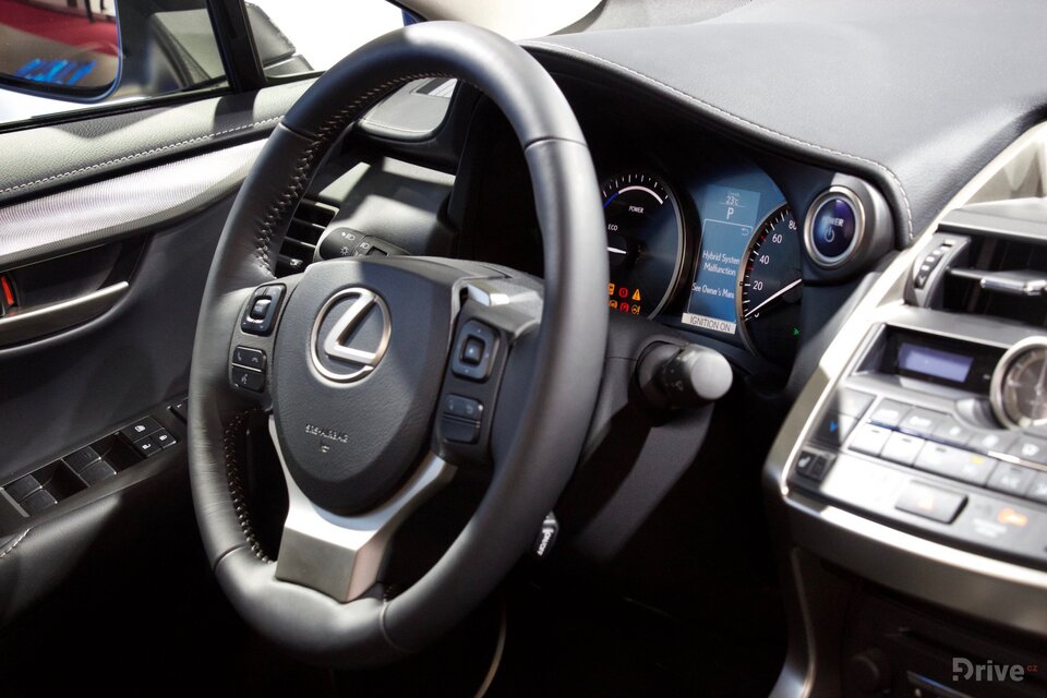 Lexus NX 300h (2015)