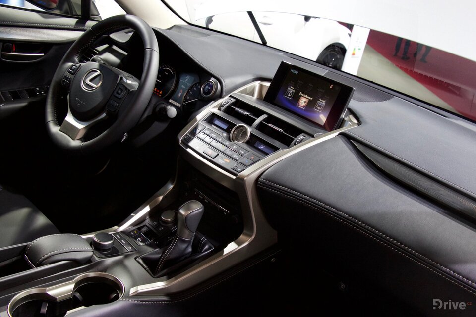 Lexus NX 300h (2015)