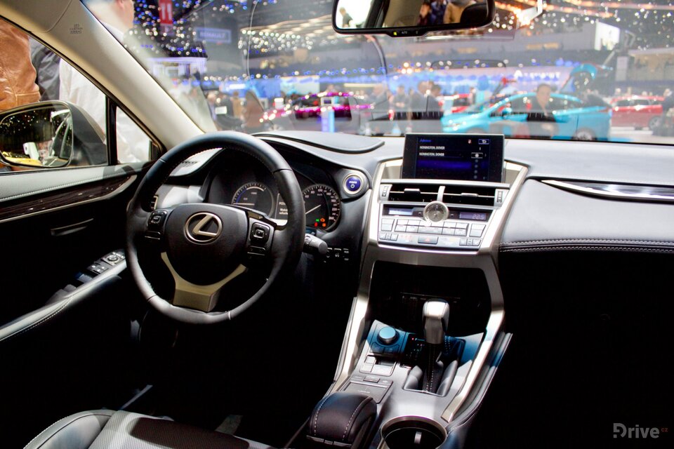 Lexus NX 300h (2015)