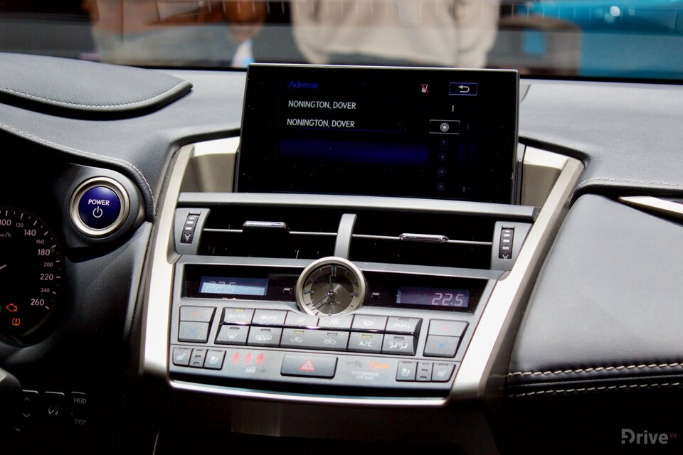 Lexus NX 300h (2015)