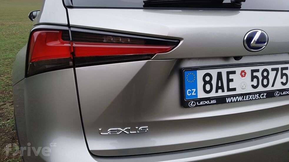 Lexus NX 300h AWD (2020)