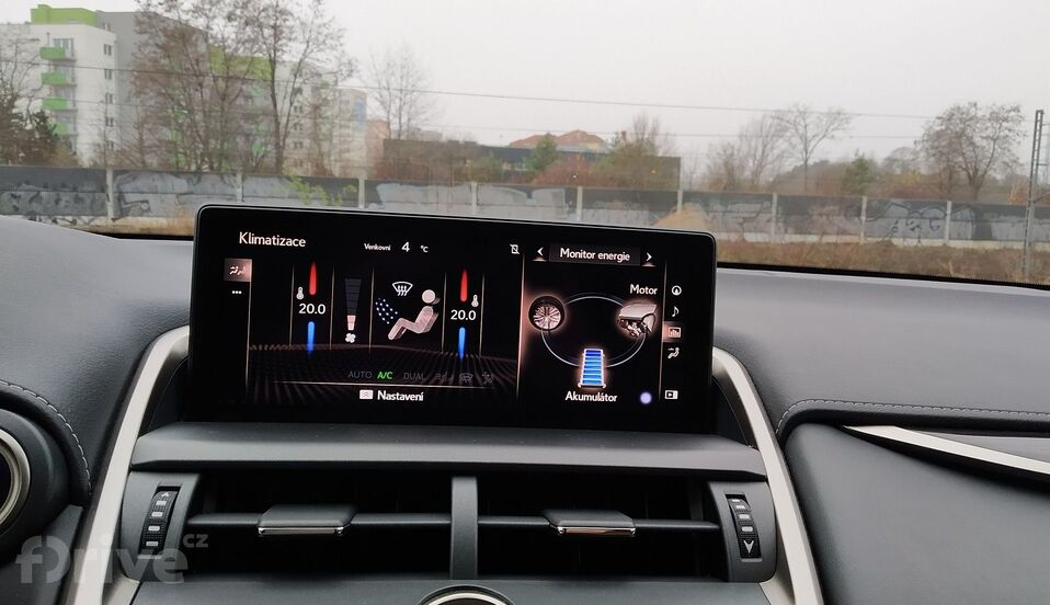 Lexus NX 300h AWD (2020)