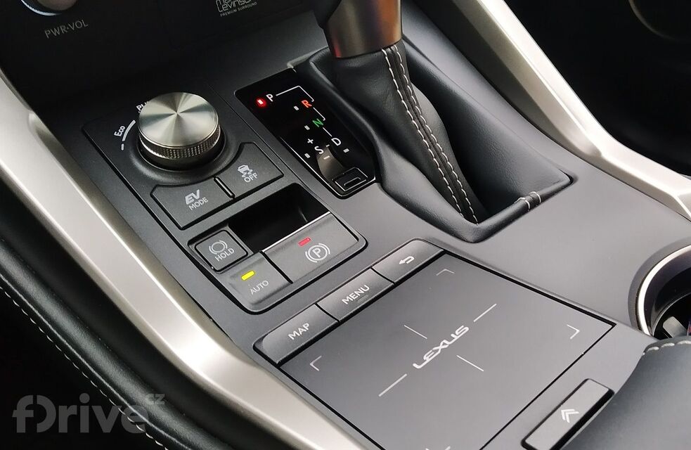 Lexus NX 300h AWD (2020)